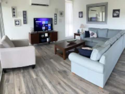 Updated 1Br/1BA - "Hillside Getaway" Hotels in Northside