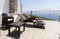 Casa da Portada, by the fountain with views to Calheta