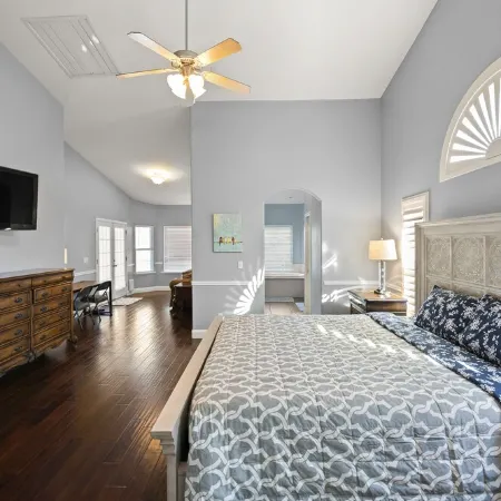 A Relaxing Retreat with Pool and Heated Jacuzzi near Sequoia Parks