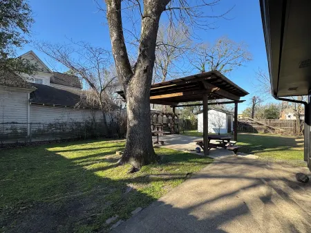 Charming 3-bedroom house with plenty of space for the entire family! Отели в г. Маунт-Плезант