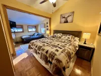 Close to Town, Hot Tub, 2 Kings, 4 Full Beds 韋布酒店