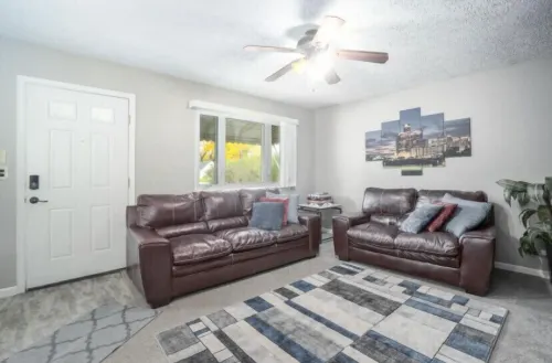 Metro Airport Suite located near busy streets and highways! ASK ABOUT CAR RENTAL