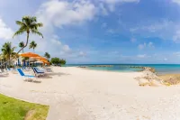 Resort Style 2br/2ba Condo on Seven Mile Beach
