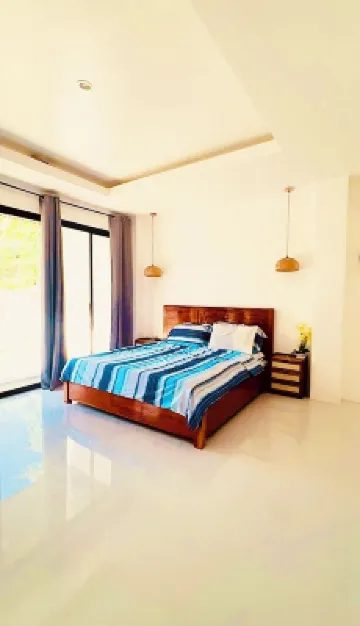 Modern beachside oasis w/ pool 2bed 2bath villa with AC, WiFi in Manukan. Hotels in 