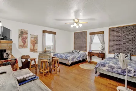 Almond Cabin 2-bedroom cabin