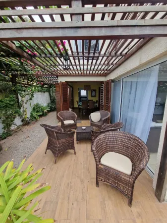 4 Bedroom Beachfront Dream Villa - Rooftop Pool - Praia de Pipa Отели рядом с достопримечательностью «Pousada Praia do Amor»