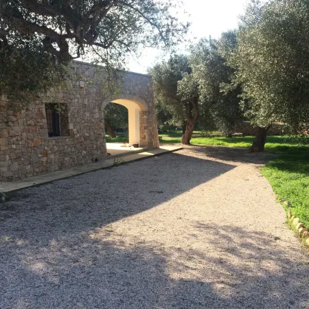 San Gregorio Villa with Secular Olive Grove, Garden, Porch and Private Pool Отели в г. Пату