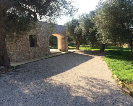 San Gregorio Villa with Secular Olive Grove, Garden, Porch and Private Pool Hotels in Patu