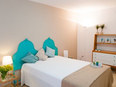 Delightful little apartment in the main street of downtown