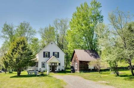 Pittsburg Vacation Rental ~ 1 Mi to Lake Francis! Отели в г. Питтсбург