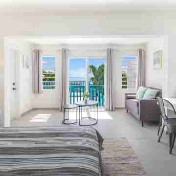 Renovated Apartment with pool and ocean view#4 Rooms
