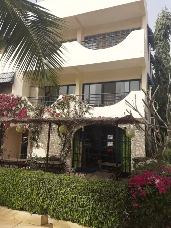 Apartment à Saly (premier floor / first floor) à res. Natangue 1 Отели в г. Сали