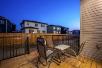 Executive Space for Everyone (King beds Come Stay Refreshed, Renewed & Reset. Hotels in Rocky View County