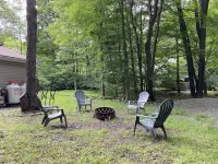 Beautiful Pocono Mountains Cabin -Hiking/ Fishing/Kayaking-Gated Lake Community! Hotels in Coolbaugh Township