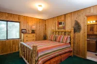 Fabulous Cabin Block away from<br>Private Beach