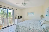 GREAT FISHING RIGHT OFF THE DOCK! KEY COLONY BEACH