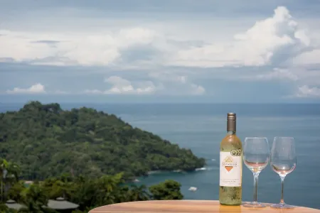 6 Bdr Villa / Rooftop with amazing views/ Centrally Located