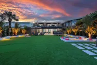 Oceanfront 6Bdrm 4.5BA w/ Movie Rm, Game Rm, Hot Tub, Fire Pit, Summer Kitchen - Boutique
