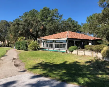 Studio:400M sea lake and centers city, 800 m sea, direct access cycle track. Hotels in Vieux-Boucau-les-Bains