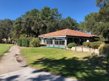 Modern house LE PIN 90 m2 with parking all on foot: Lac marin, sea, center