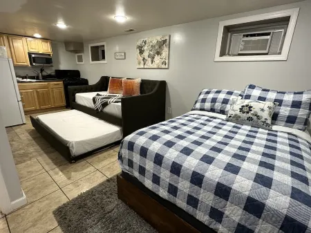 Gorgeous private studio close to EWR, NYC & Kean U