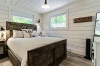 Private & Modern Muskoka Lakefront Cabin - واي فاي