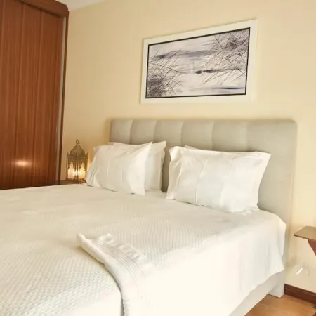 Apt. in Pinhão, heart of Alto Douro wine region, vineyards and Douro River view