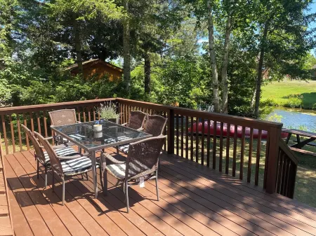 Cedar Lodge on Buckhorn Lake - Freshly Renovated on Buckhorn Lake Отели в г. Питерборо