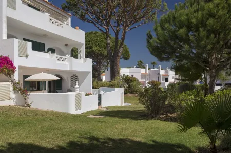 Spacious South Facing Apartment - Private Pool Terrace WiFi AirCon Отели в г. Almancil