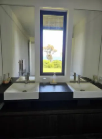 Luxury retreat for two beside the great lake