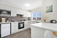 Bunker 1  "Urban meets Rustic" Hotels in Te Awamutu