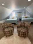 Cozy cottage by the Highlands Park w/bakery, beach + hiking trails close by!