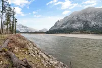 All New Retro Design Carriage House on the Fraser River