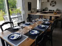 New house with small sea view close to the beach Hotels in Carantec