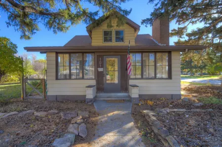 Historic Downtown Ennis Escape Отели в г. Эннис