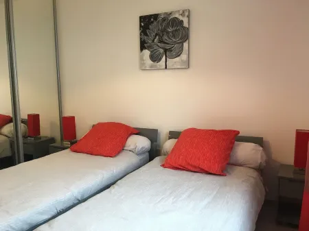 APARTMENT T3 Small sea view 150 meters from the beach.