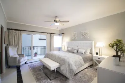Beachfront condo at the Rock. Surfers, beach lovers paradise.