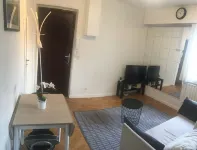 Cosy studio, close to the beach, real bed and parking
