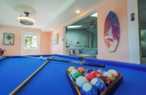 Coastal Getaway with game room pool hot tub & inlaw suite in heart of Sebastian