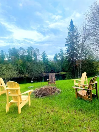 Spacious & Private Waterfront Cottage Near Barrys Bay & Algonquin Park