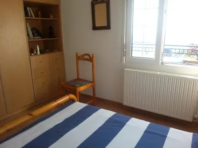 2 bedroom studio, 4 people, 1 bathroom, large terrace, breathtaking sea and mountain views