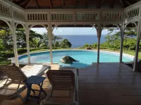 Beautiful, secluded, open plan cottage with spectacular sea views