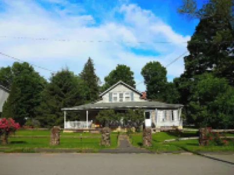 Modern Manor on Maple Hotels in Callicoon
