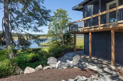 Peaceful, Nature Lovers retreat on the estuary. 2 spaces for the price of 1! Hotels near 4175 N Hwy 101
