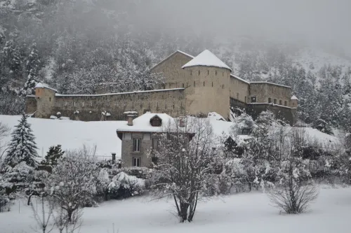 Spacious apartment of 70m2 / 6p. in chalet well located 500m from the village of Allos