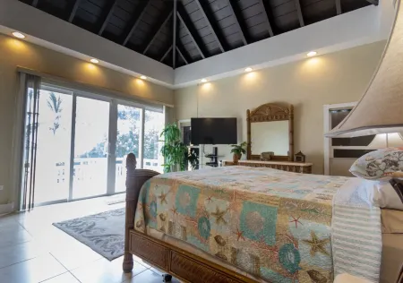 Secluded Waterfront Single Family Villa with Private Pool – 3,000 Sq of Luxury