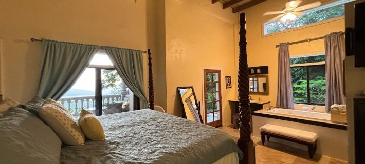 Magens View nested next to Botanical Garden attraction. Hotels in Northside