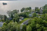 Beautiful Canandaigua Lake view - Family friendly! 4 Season Home - Fall Foliage! Hotels in Canandaigua