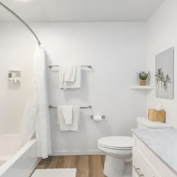 Waterfront Condo- Best View! Отели в г. Клир Лейк