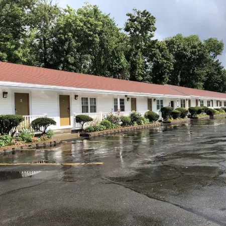 Chisholms Motor Inn Отели в г. Согас